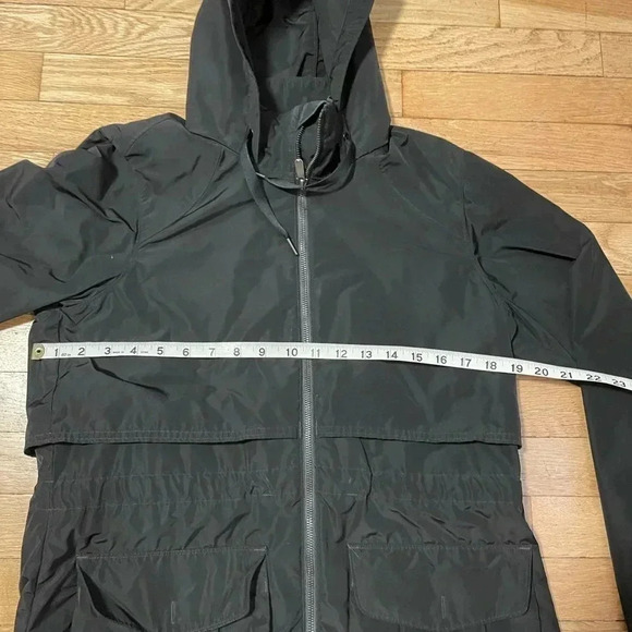 Mountain Hardwear Black Hooded Ski Jacket - Picture 8 of 9